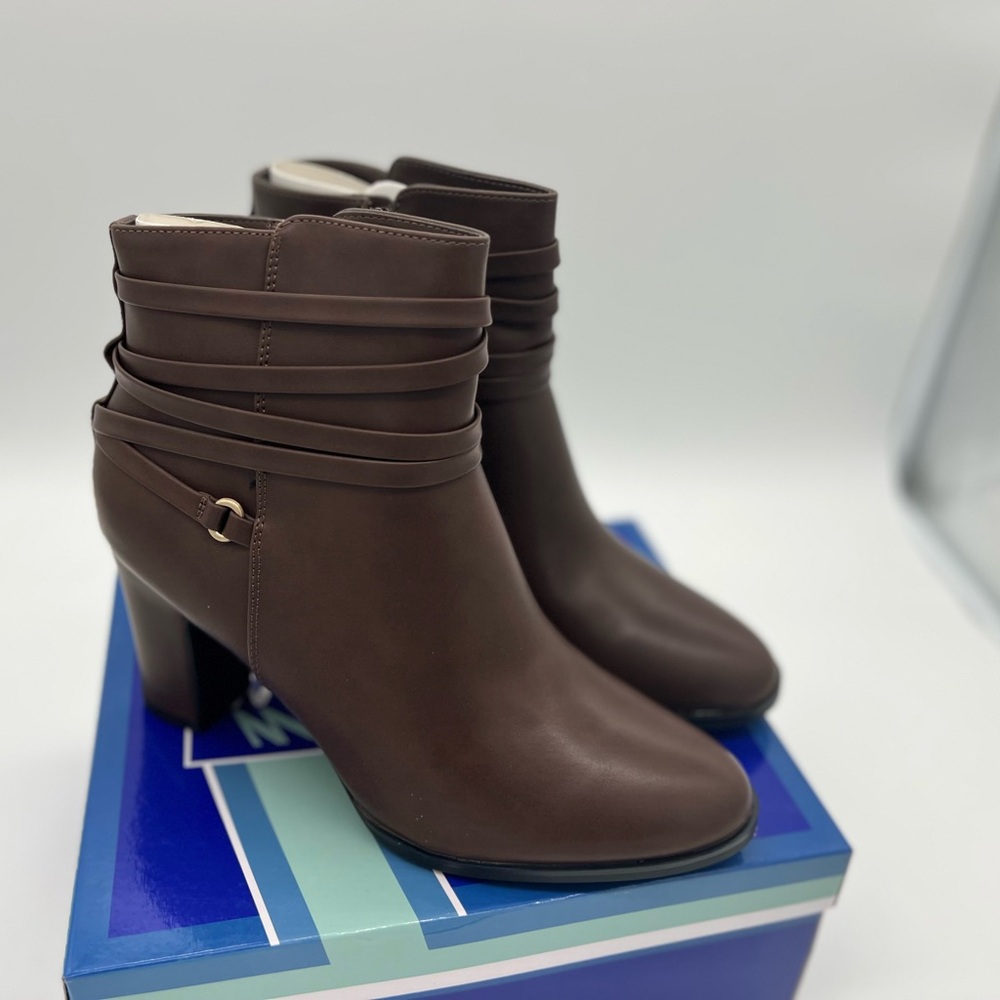 WHITE MOUNTAIN Teaser Faux Leather Ankle Boots, Brown (Size 11)